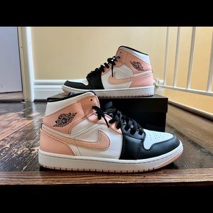 Air Jordan 1 retro mid (mens size 11.5)